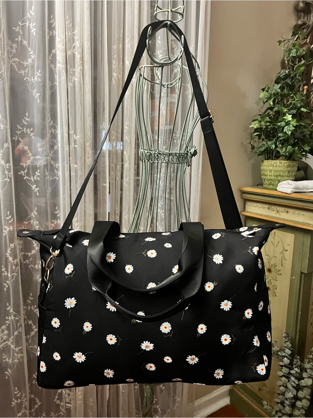 Black Daisy Print Weekender Bag & Reversible Bucket Hat